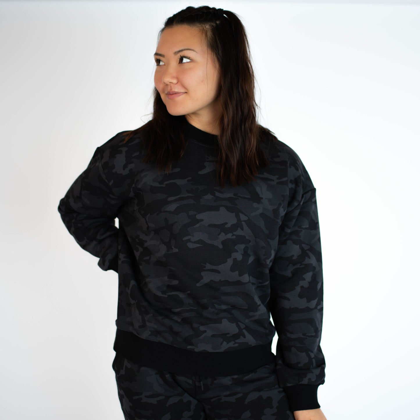 FLEO Just Right Oversized Crew - Black Camo