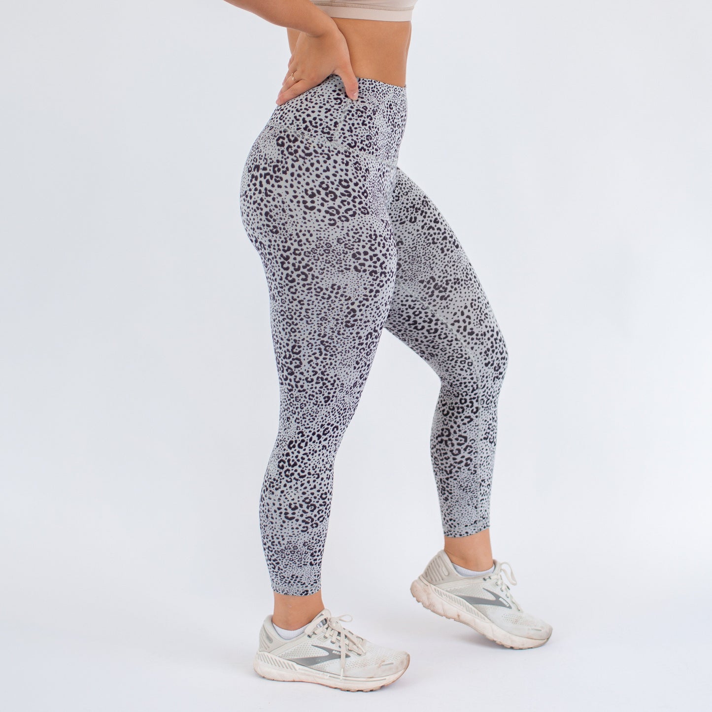 FLEO El Toro 21" Micro Leopard Leggings (Bounce)