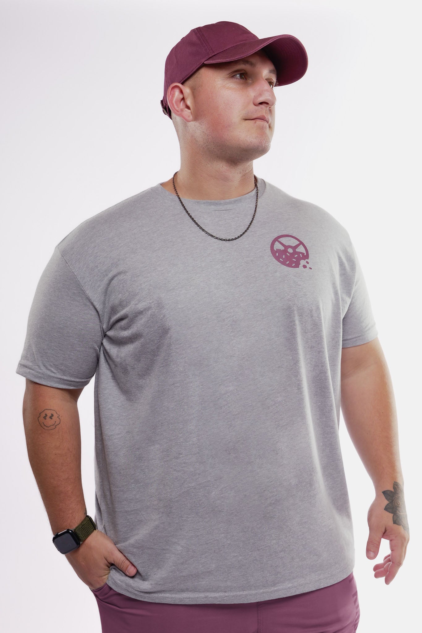 Kinda Fit Kinda Fat Bar Logo Signature Blend Tee (Heather Grey / Berry)