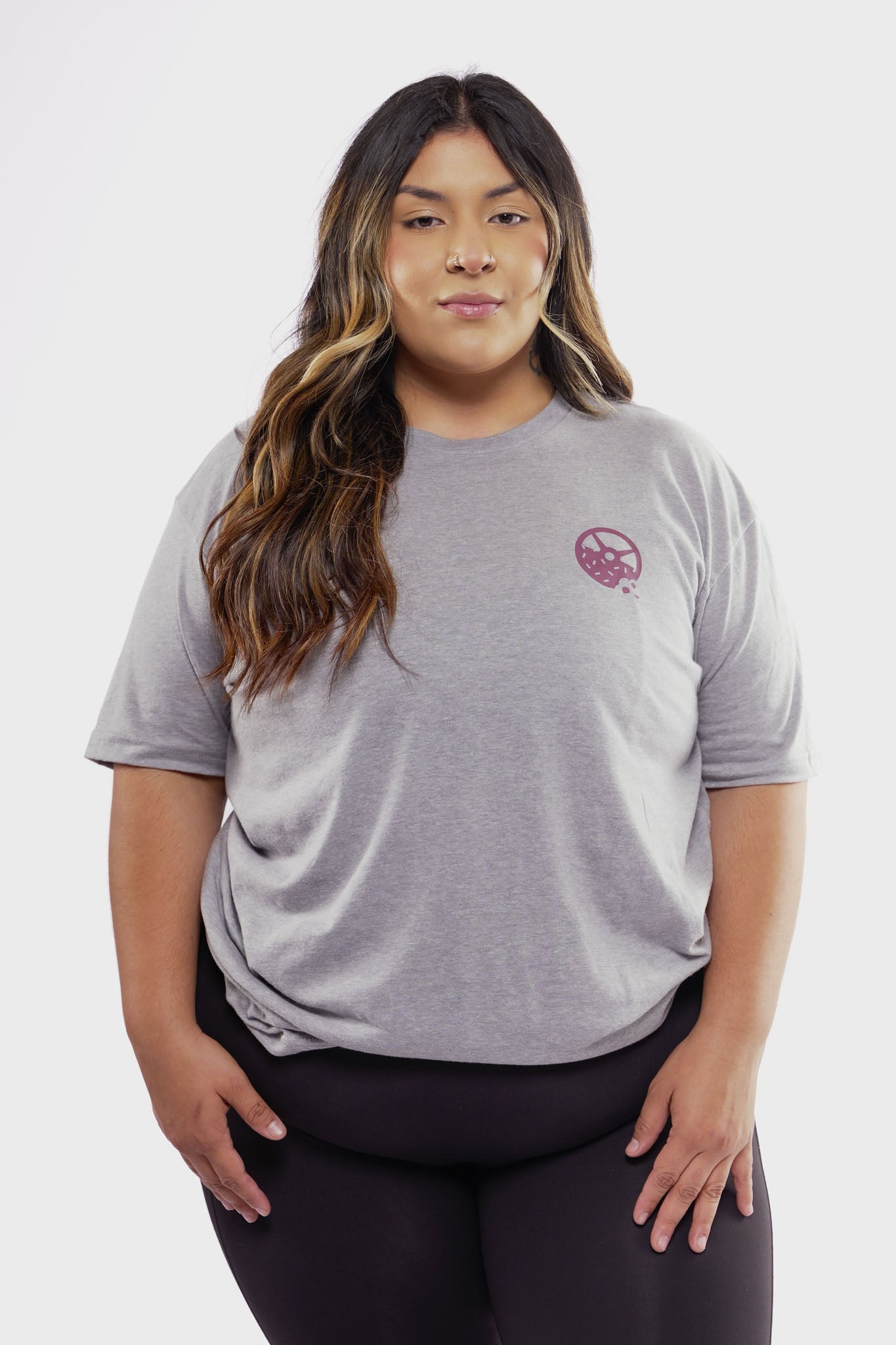 Kinda Fit Kinda Fat Bar Logo Signature Blend Tee (Heather Grey / Berry)