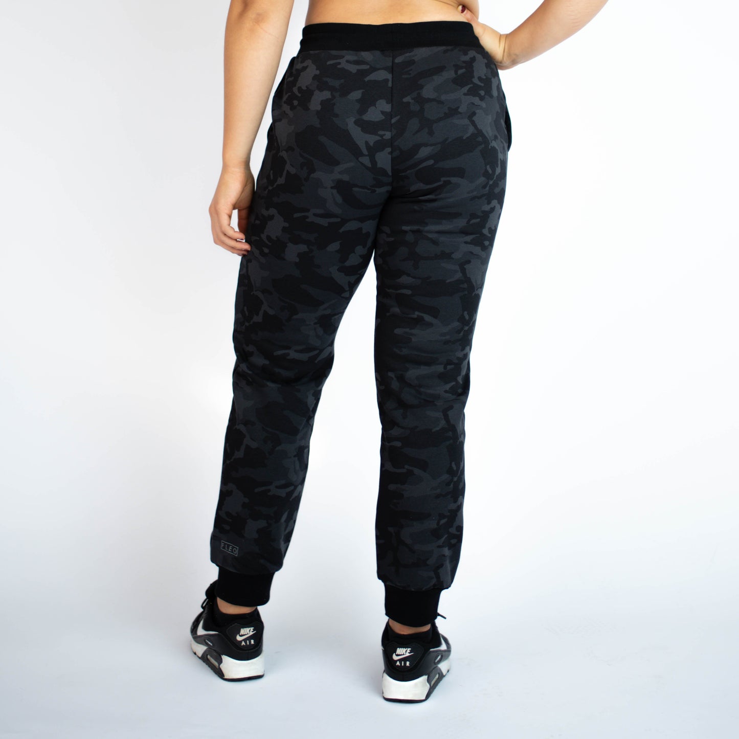 FLEO Just Right Jogger - Black Camo