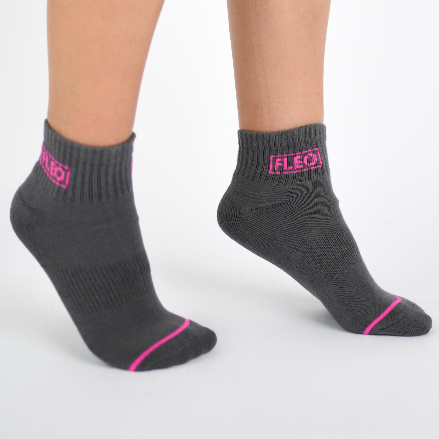 FLEO Quarter Crew Socks - Charcoal + Pink